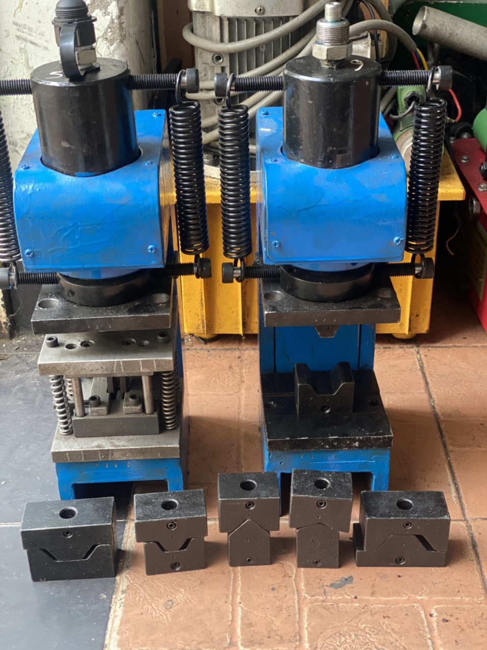 Ở đâu bán bộ uốn gọt đồng xương cá