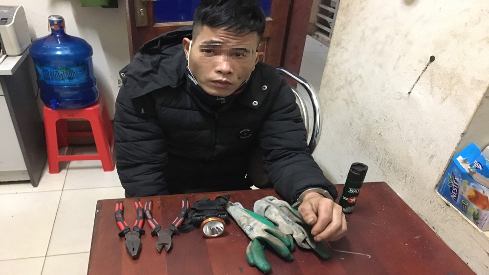 Bắt đối tượng gây ra nhiều vụ cắt trộm cáp điện