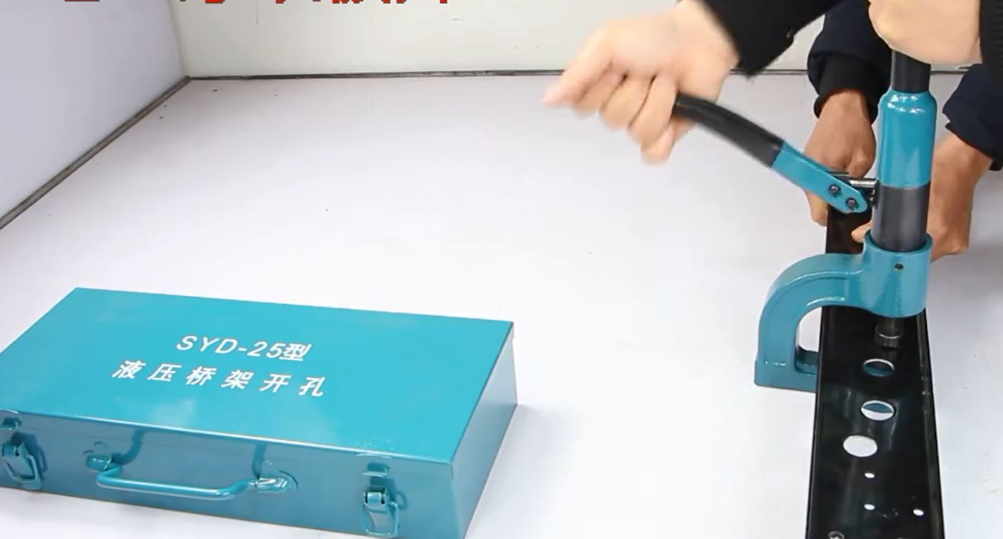 Đột máng cáp thủy lực