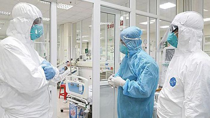 Sáng 12/1: Gần 900 bệnh nhân COVID-19 đang thở máy và ECMO; đã có 34 ca nhiễm biến chủng Omicron