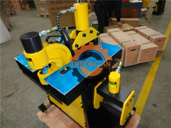 Khám phá cách vận hành máy gia công thanh cái giúp tối ưu hóa quy trình sản xuất
