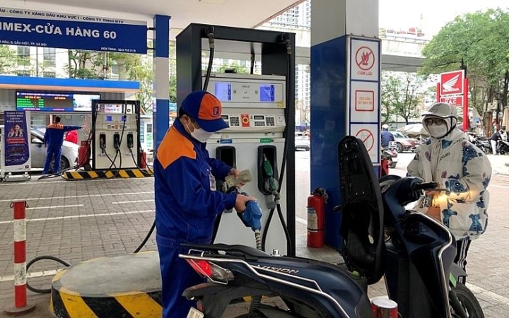 Xăng có thể tăng 1.000 đồng/lít